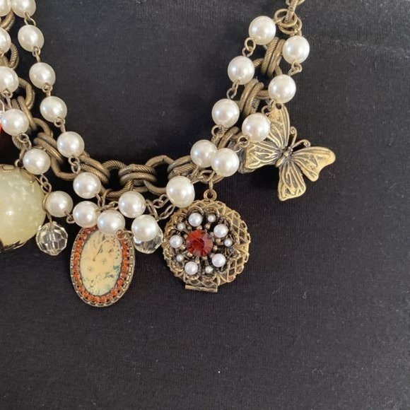 Vintage Style Necklace with Charms and Locket Faux Pearls Butterfly - Picture 4 of 9
